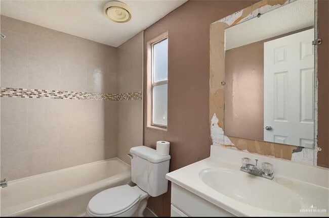 Building Photo - 13 Alvarado St