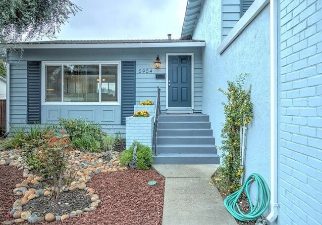 Building Photo - 5954 Sorrel Ave