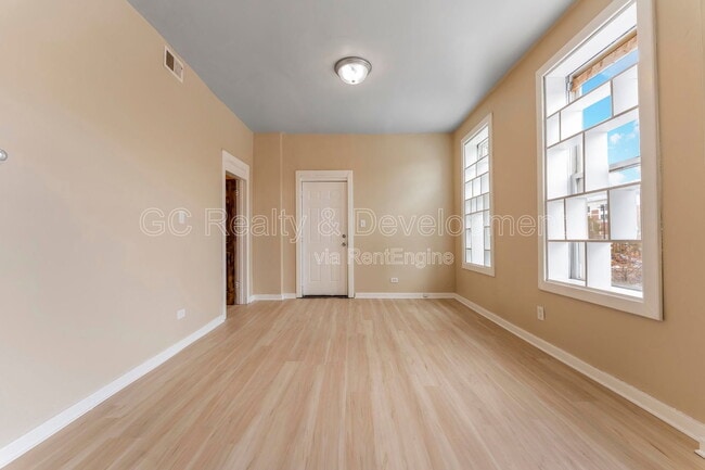 Building Photo - 3328 W Chicago Ave