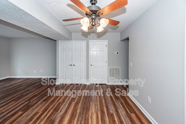 Building Photo - 854 Colony Dr