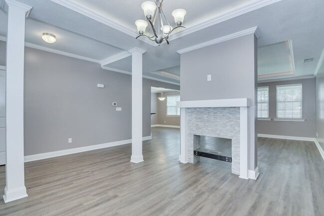 Building Photo - Updated 4 Bedroom 2.5 Bath