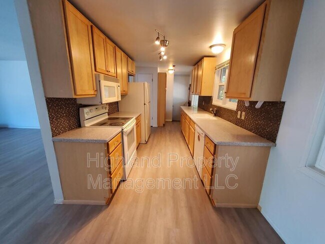 Building Photo - 1705 NE Wheatland Dr