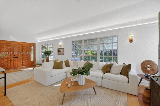 Building Photo - 1305 Alhambra Cir