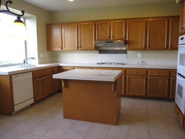 Building Photo - 4972 Overlook Dr