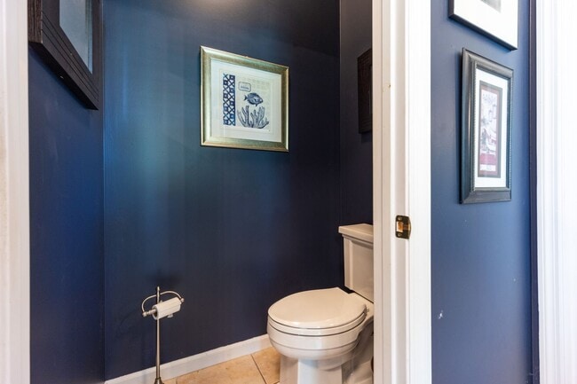 Building Photo - Charming 3 Bedroom , 2 Bath Country Home with Lake Views