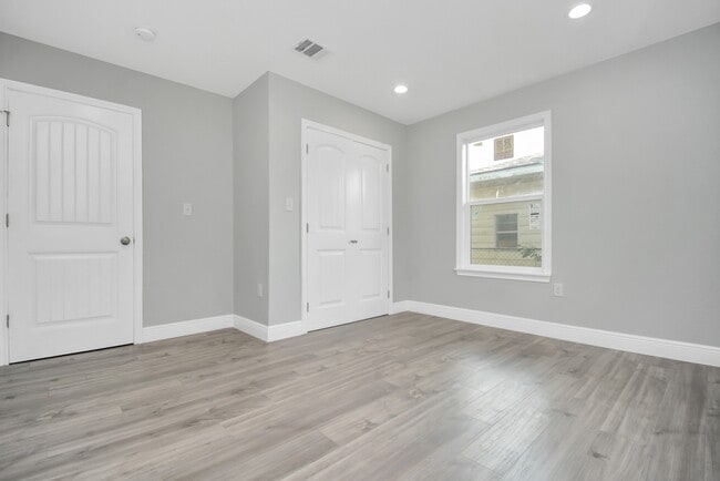 Building Photo - 2707 Mc Nay Dr