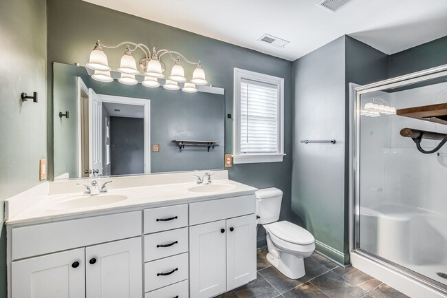 Building Photo - Beautiful Northside RVA Home-Move In Ready