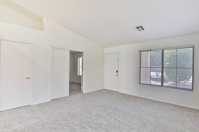 Building Photo - Clemente Ranch 4 bedroom