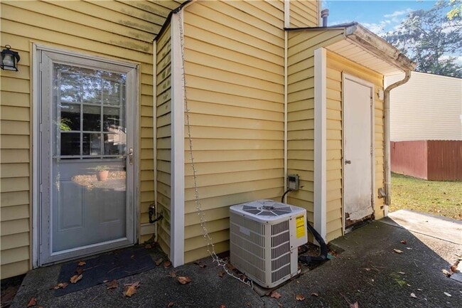 Building Photo - 1587 Springleaf Point SE
