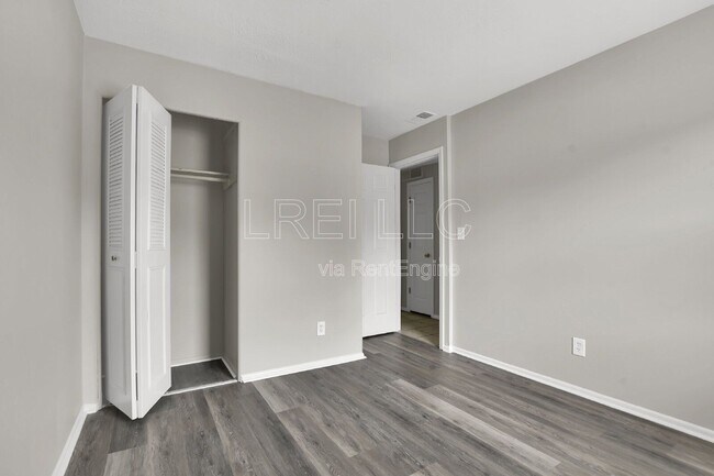 Building Photo - 6701 Barfield Rd