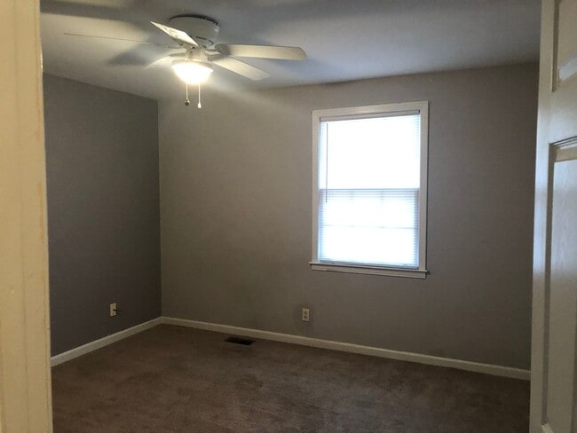 Building Photo - 3 Bedroom Home For Rent Near Post!