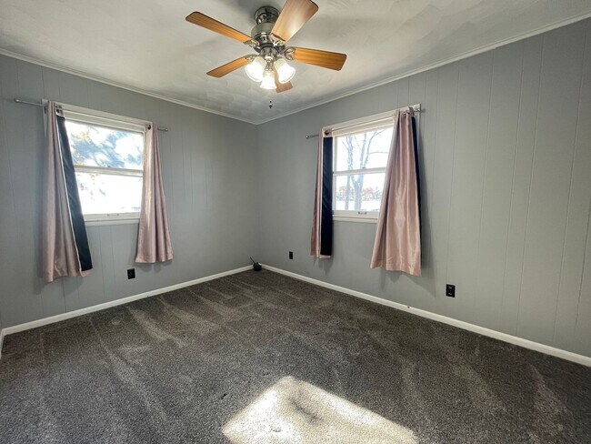 Building Photo - Three Bedroom Home in Gobles