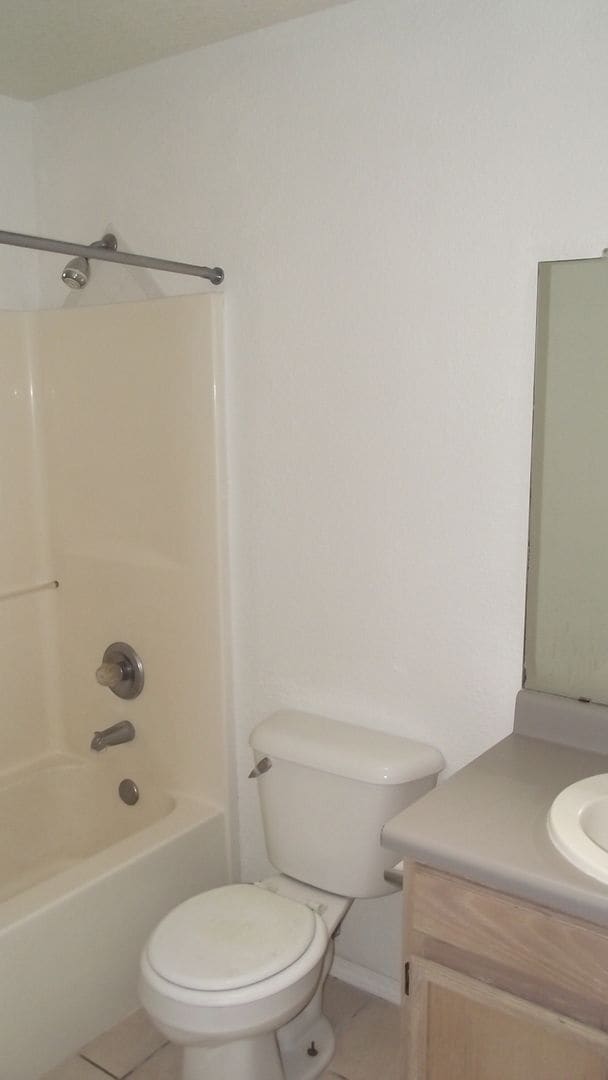 Building Photo - East El Paso 3 bed Refirg A/C