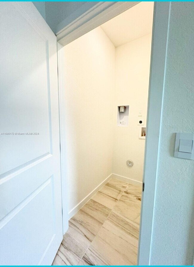 Building Photo - 12928 265