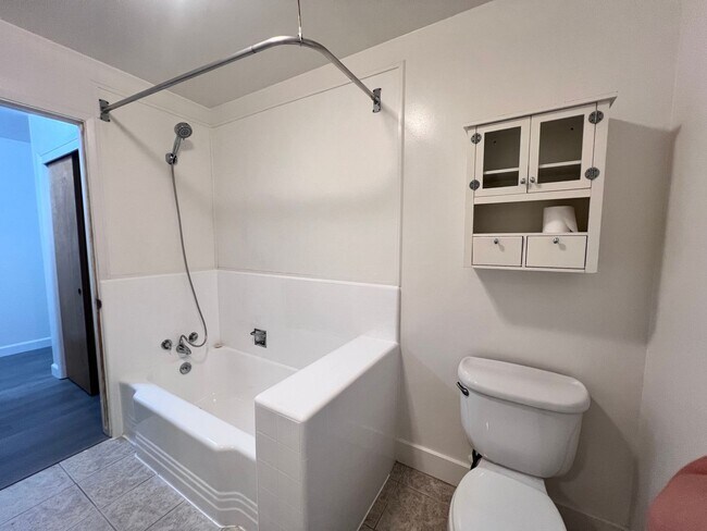 Building Photo - EBS T 37565