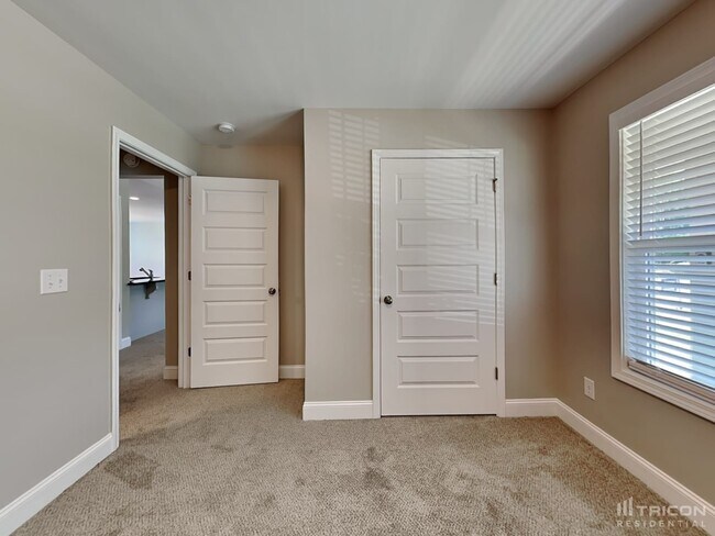 Building Photo - 20 Pine Meadow Way