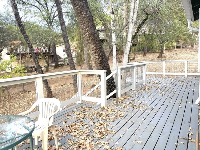 Building Photo - Open Floor plan single story home in beaut...