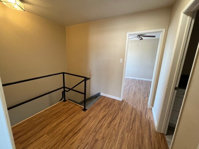 Building Photo - 6939 Hazeltine Ave