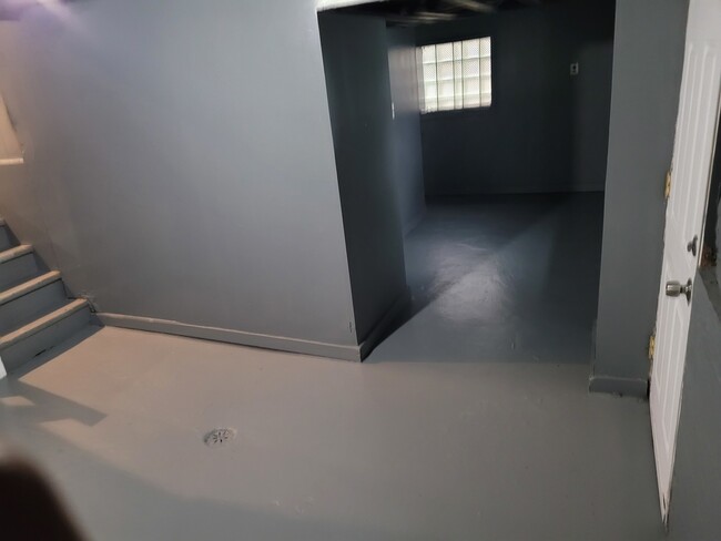 Building Photo - 8617 S Bennett Ave