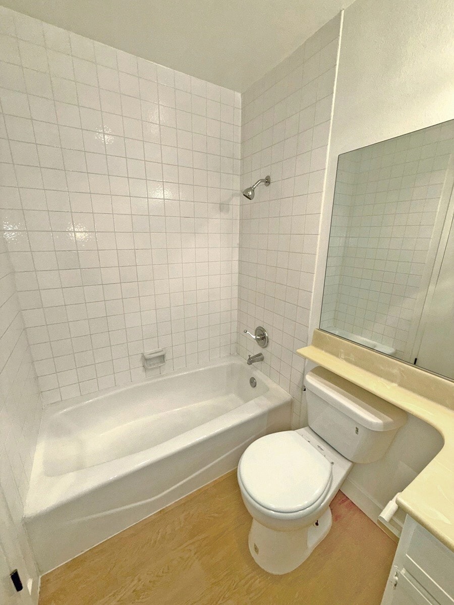 Building Photo - 1321 N Vista St