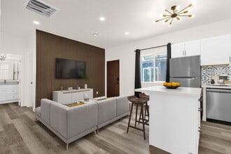 Building Photo - Brand NEW house built this year in Uptown Phx