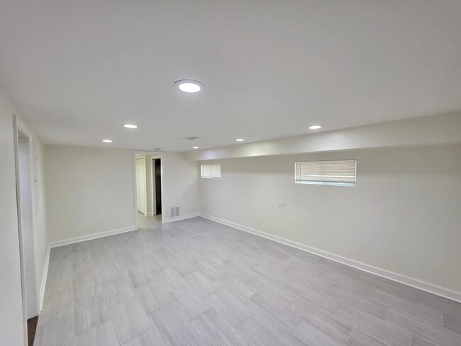 Building Photo - 9104 Oleander Ave