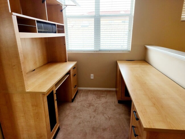 Building Photo - academy west 3 bedooms 2,5 baths