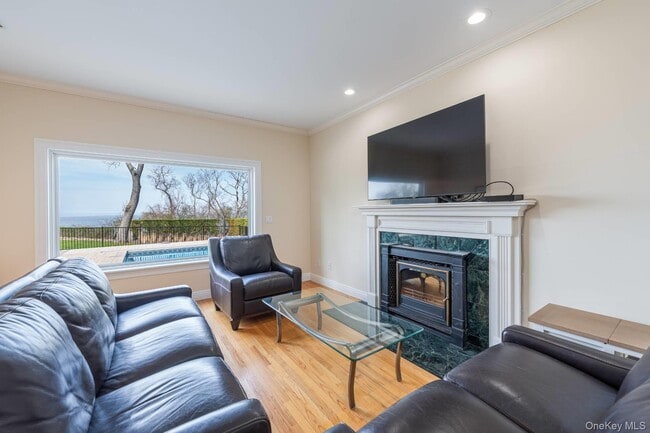 Building Photo - 16125 Soundview Ave