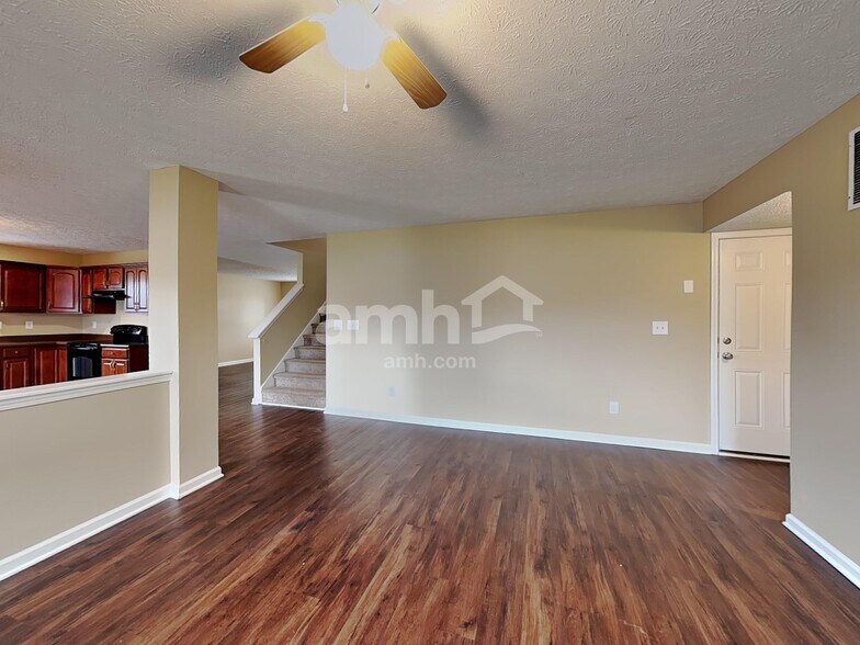 Building Photo - 942 Sheets Ct