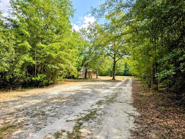 Building Photo - Peaceful 3BR Rancher Retreat on Wooded Lot