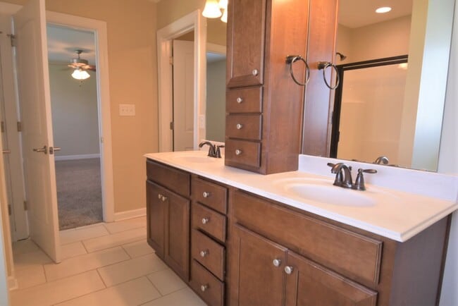 Building Photo - 55 Imperial Dr