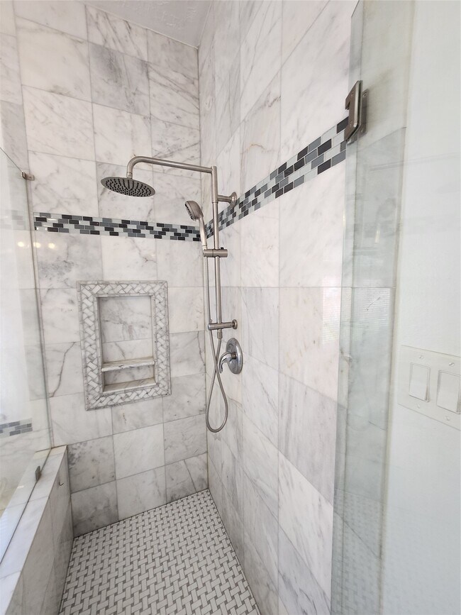 Building Photo - 14335 Berrington Dr