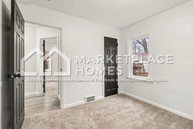 Building Photo - 11235 Roxbury St