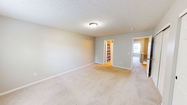 Building Photo - 6752 Lagrange Dr