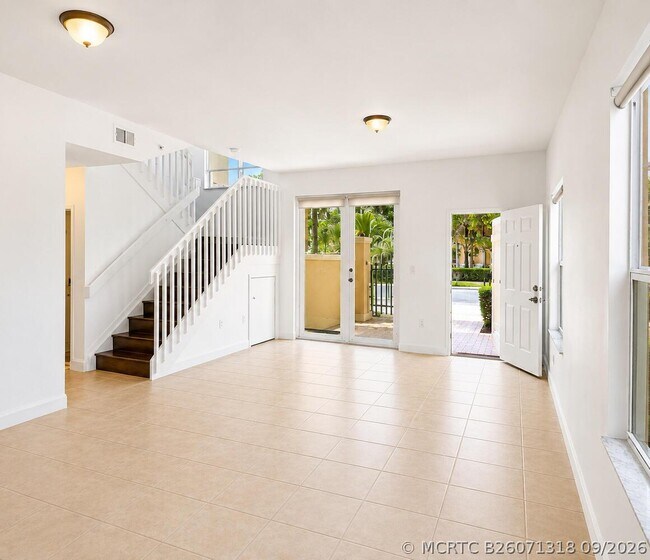 Building Photo - 906 SW 143rd Ave
