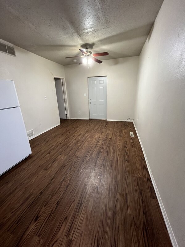Building Photo - 1513 Des Moines St
