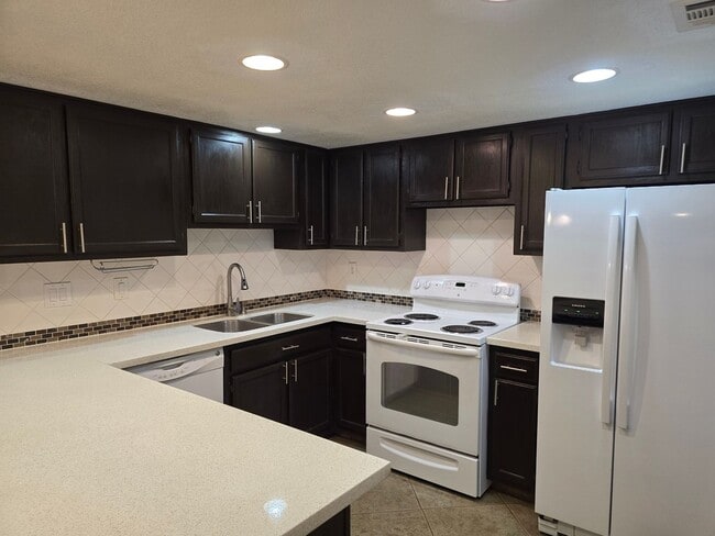 Building Photo - UPGRADED CONDO READY TO MOVE INTO!