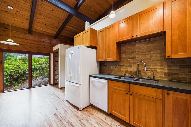 Building Photo - 2910 Greenbriar Ln