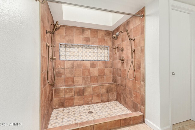 Building Photo - 21 W Pasadena Ave