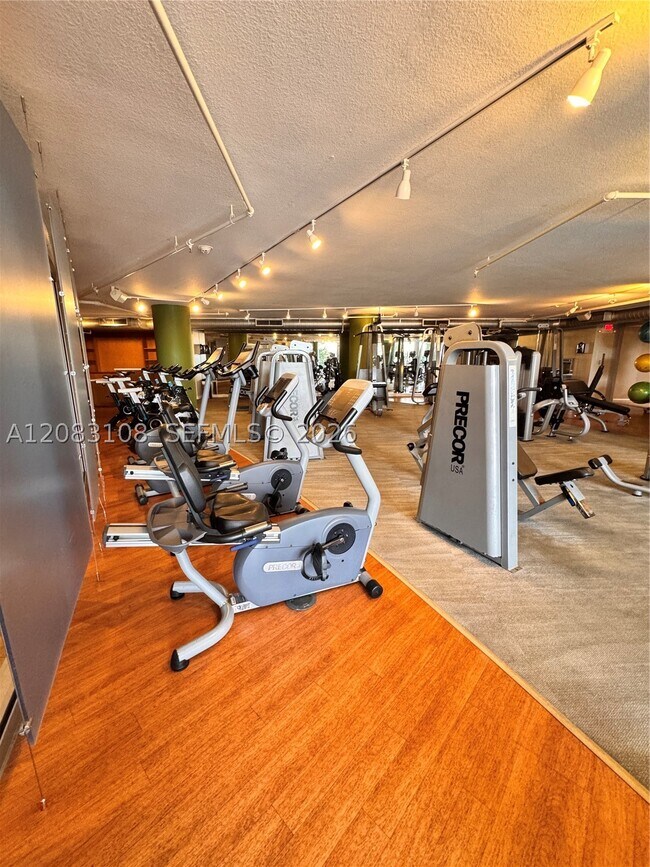 Building Photo - 2681 N Flamingo Rd