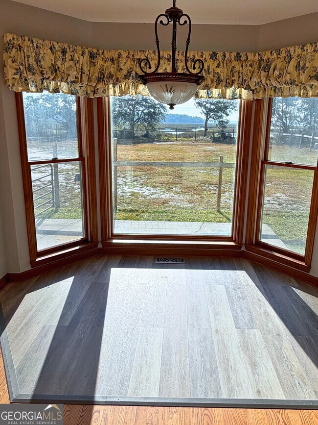 Building Photo - 1818 Union Carbide Rd