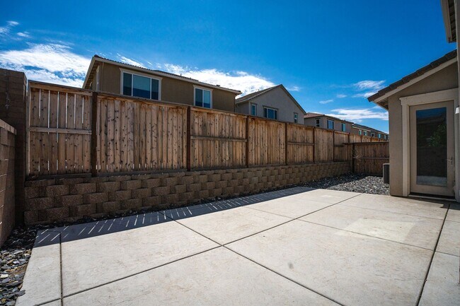 Building Photo - 3434 Sassafras Way