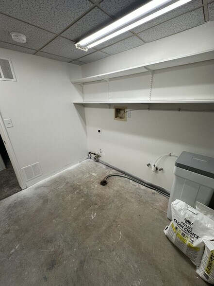 Building Photo - 906 N 1020 E