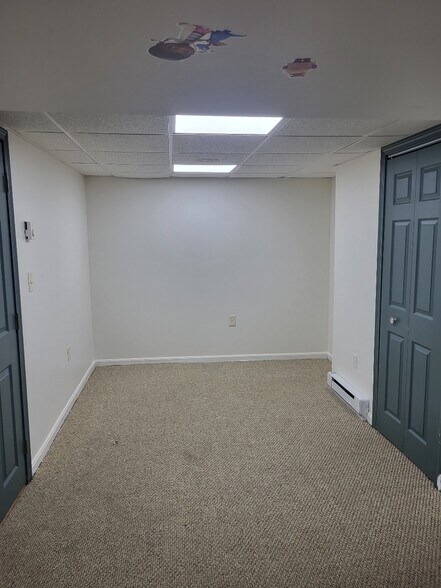 Building Photo - 70 Broadway