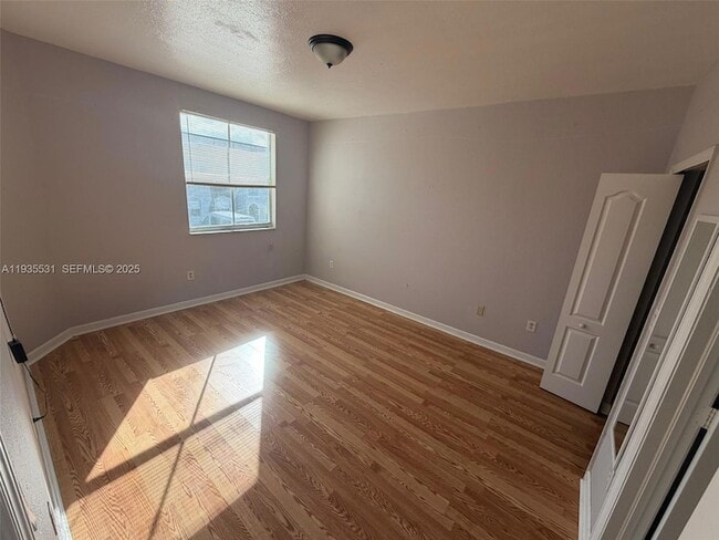 Building Photo - 1543 SE 25th St