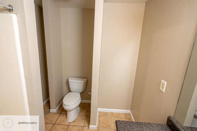 Building Photo - 1188 Ira St SW