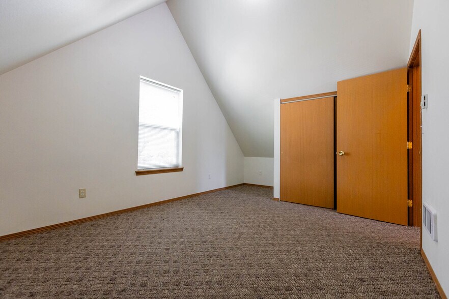 Up Stairs large bed room - 1913 N Chestnut St