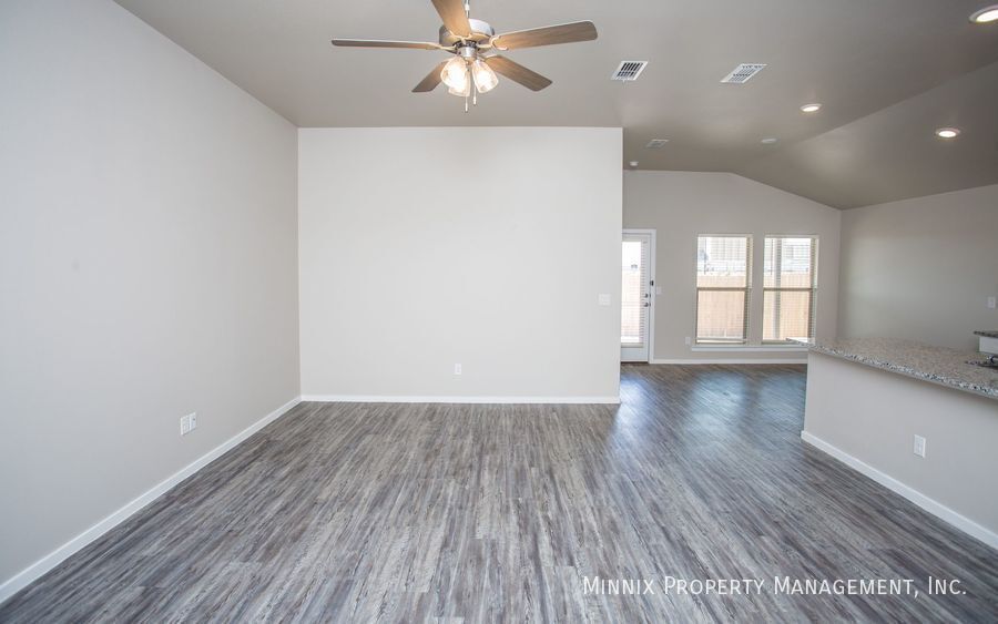 Building Photo - 921 Tulane St