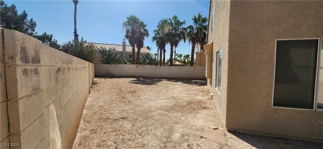 Building Photo - 1796 Nuevo Rd
