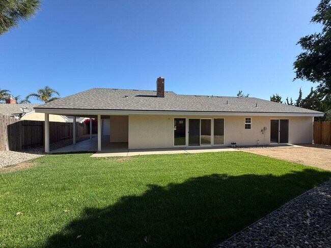 Building Photo - 1120 Village Dr